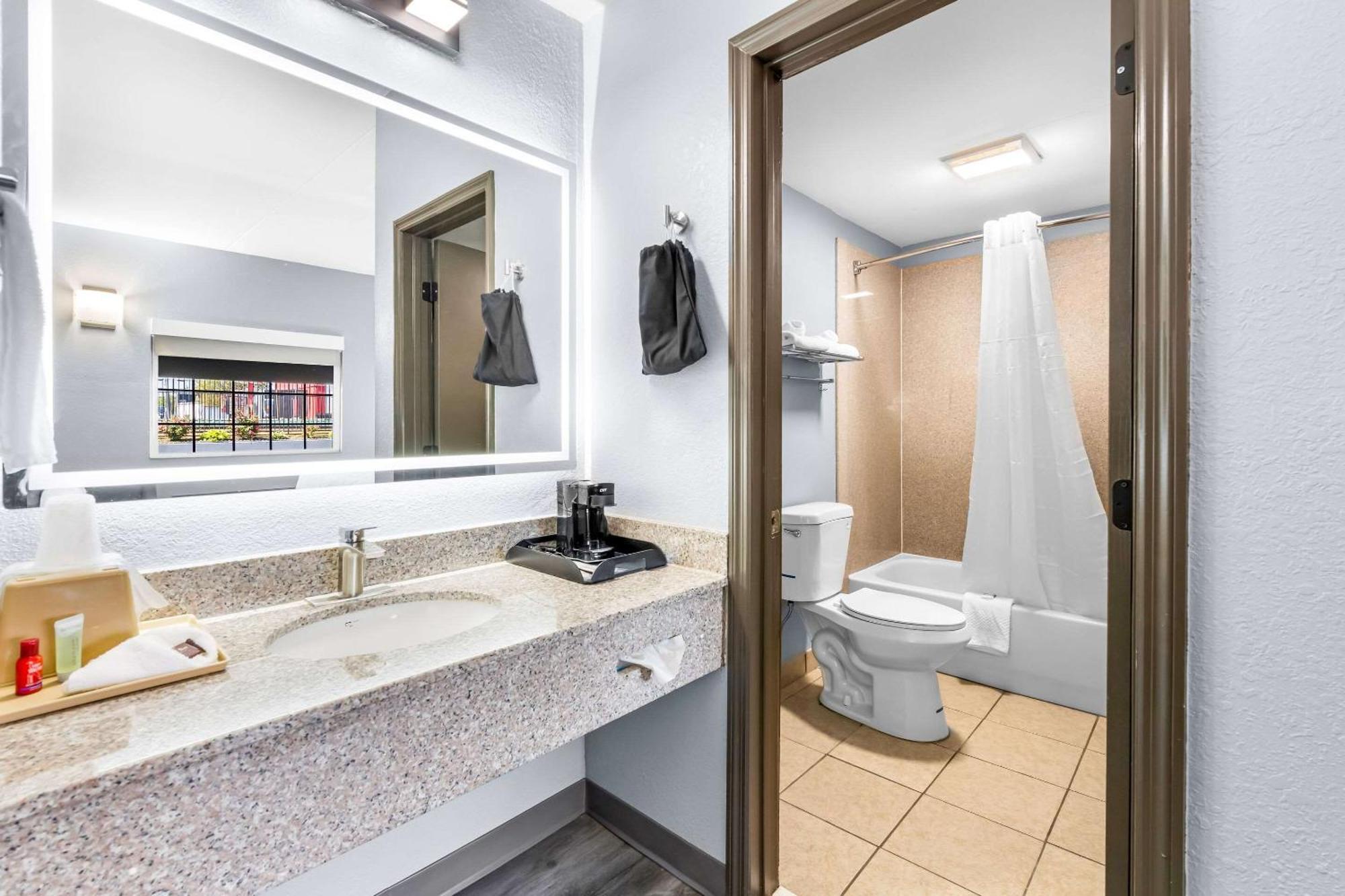 Quality Inn Lawrenceburg Extérieur photo